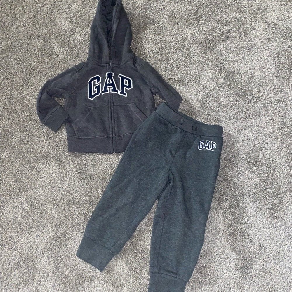 Kids Gap sweatsuit